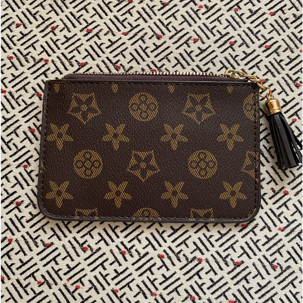 LV design Look change purse